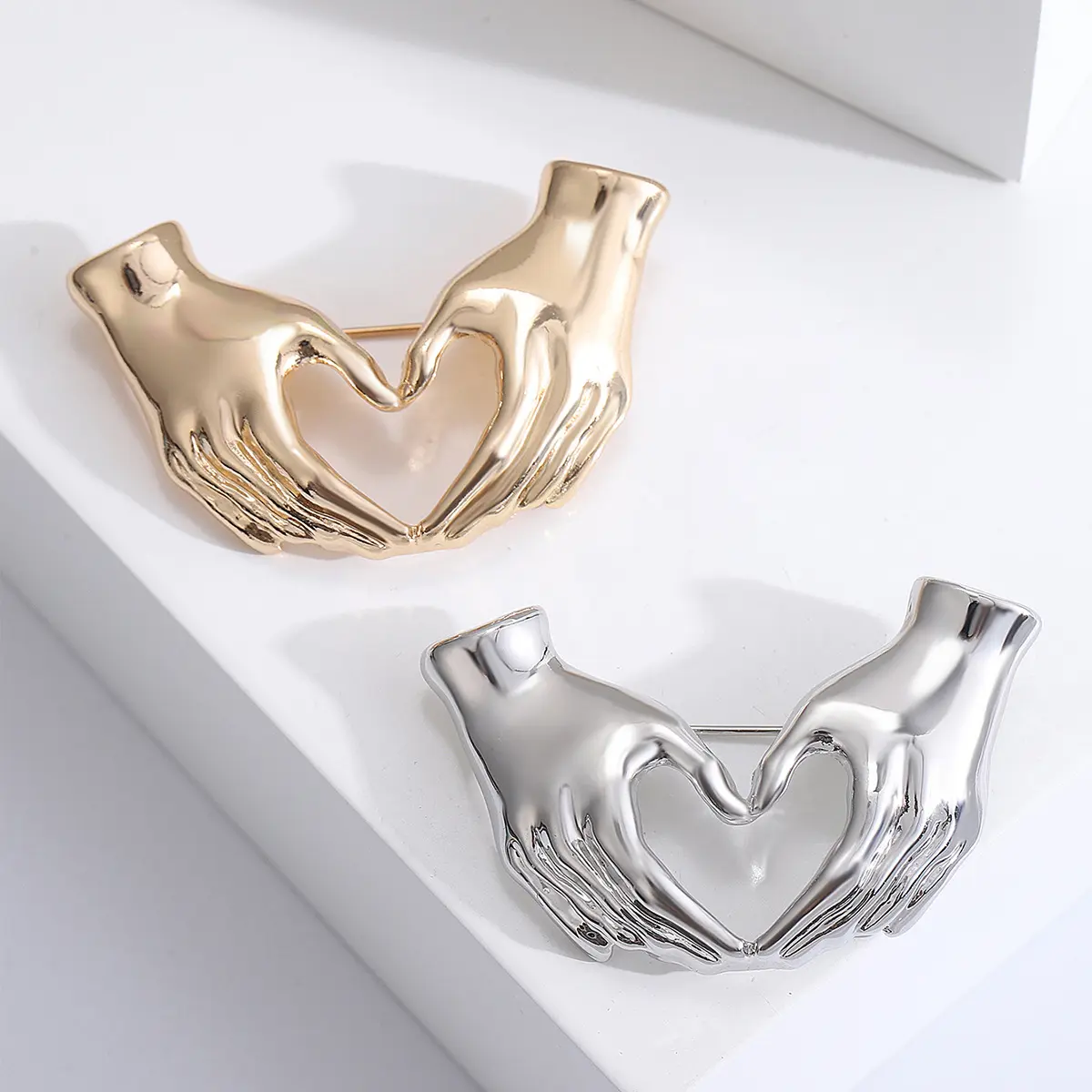 Elegant Pandora Hand Gesture Brooch for Men Sui...